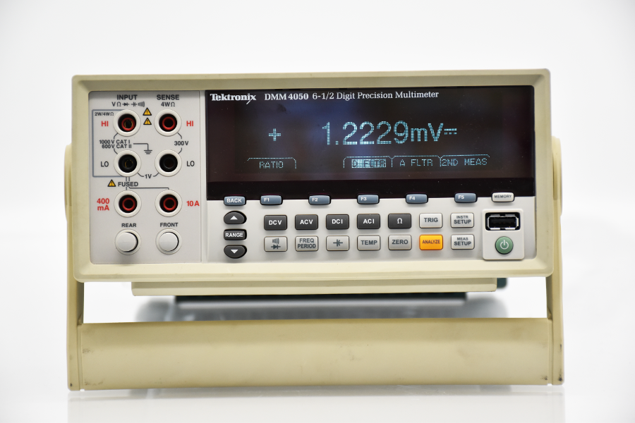 Calibration of Temperature and Humidity Transducers with digital or analogue outputs